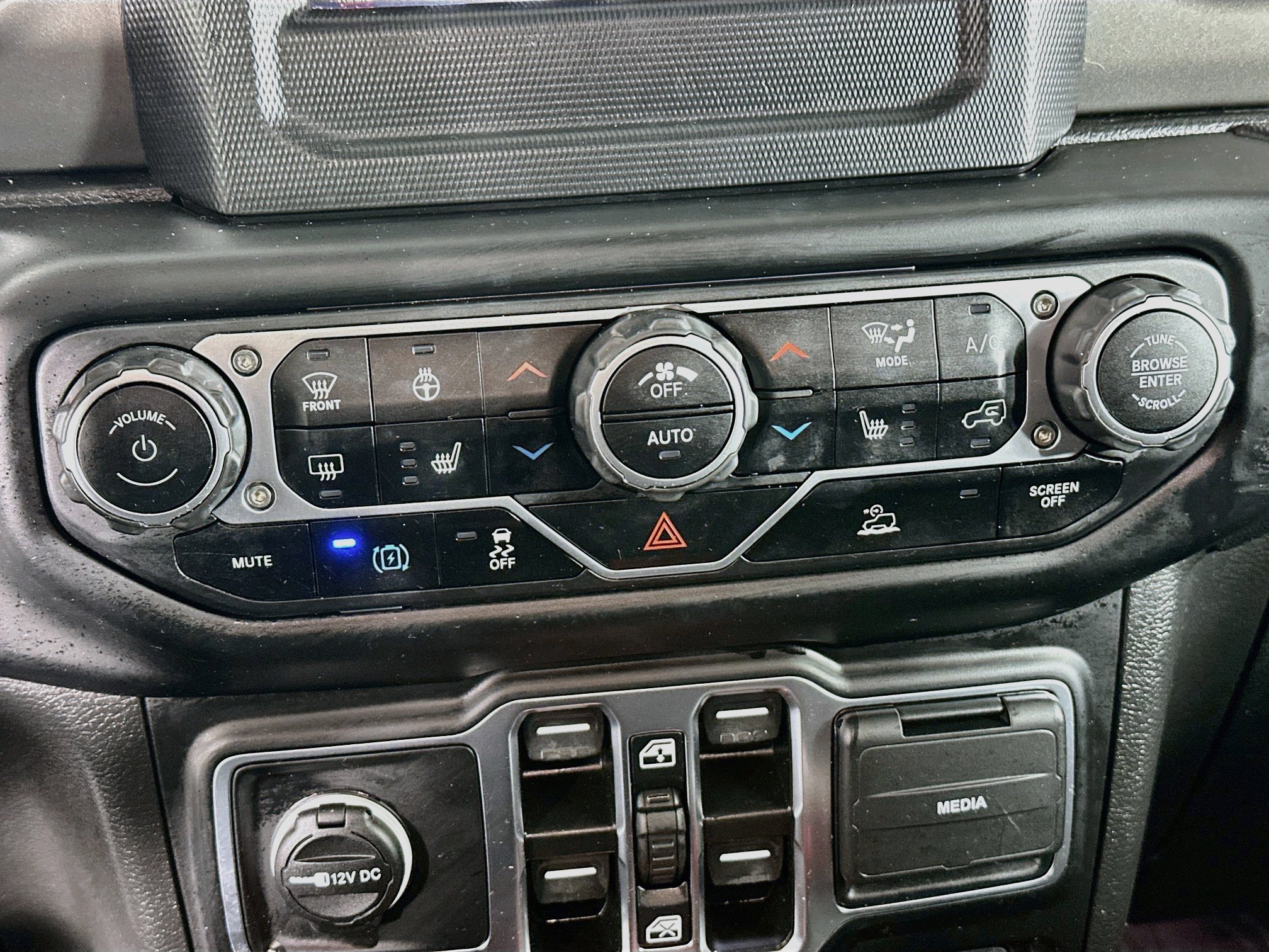 Used 2023 Jeep Wrangler Unlimited w/ Cold Weather Group AWD/4WD image 22