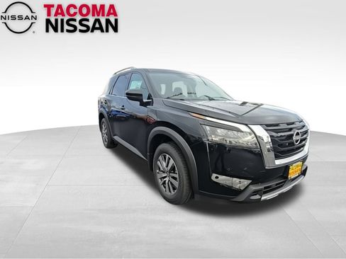 New 2025 Nissan Pathfinder SL image 2