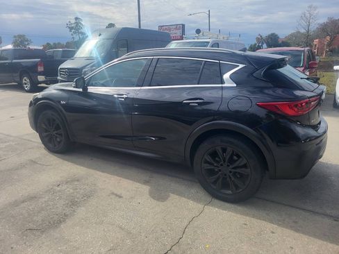 Used 2017 INFINITI QX30 AWD image 29