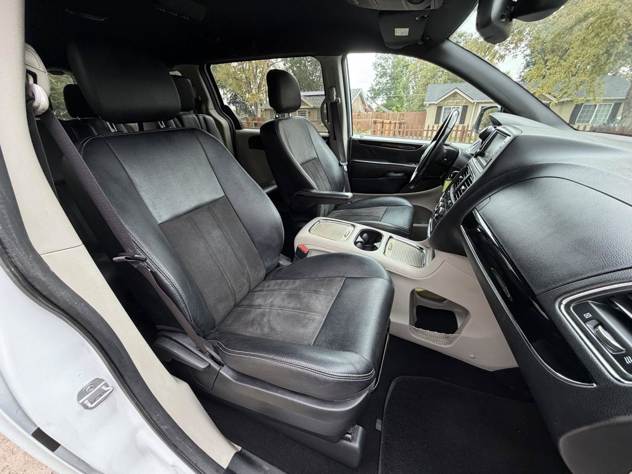 Used 2019 Dodge Grand Caravan SXT FWD image 18