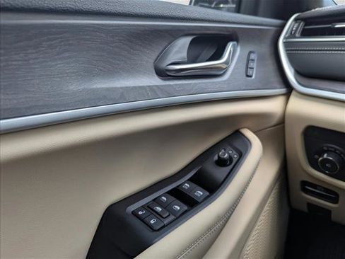 New 2025 Jeep Grand Cherokee Limited image 9