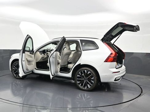 New 2026 Volvo XC60 T8 Ultra w/ Protection Package Premier AWD/4WD image 32