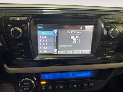 Used 2014 Toyota Corolla LE image 12