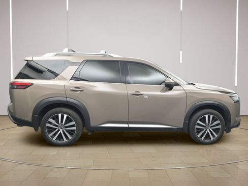 Certified 2024 Nissan Pathfinder Platinum FWD image 8