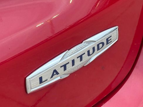 Used 2024 Jeep Compass Latitude image 11