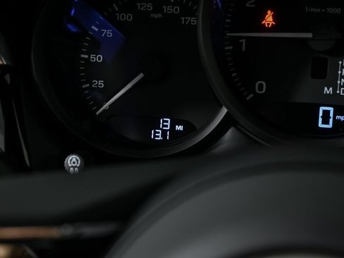 New 2025 Porsche Macan image 12