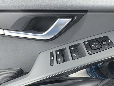 New 2025 Kia Niro EX Touring image 19