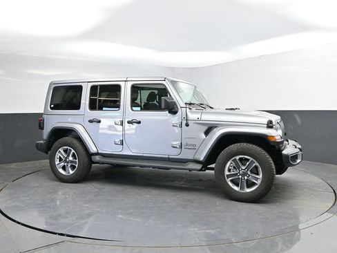 Used 2020 Jeep Wrangler Unlimited Sahara AWD/4WD image 4