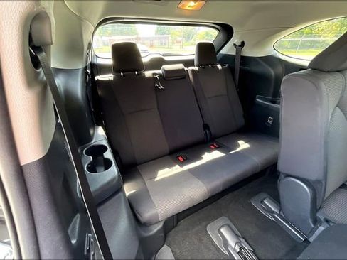 Used 2024 Toyota Highlander LE image 23