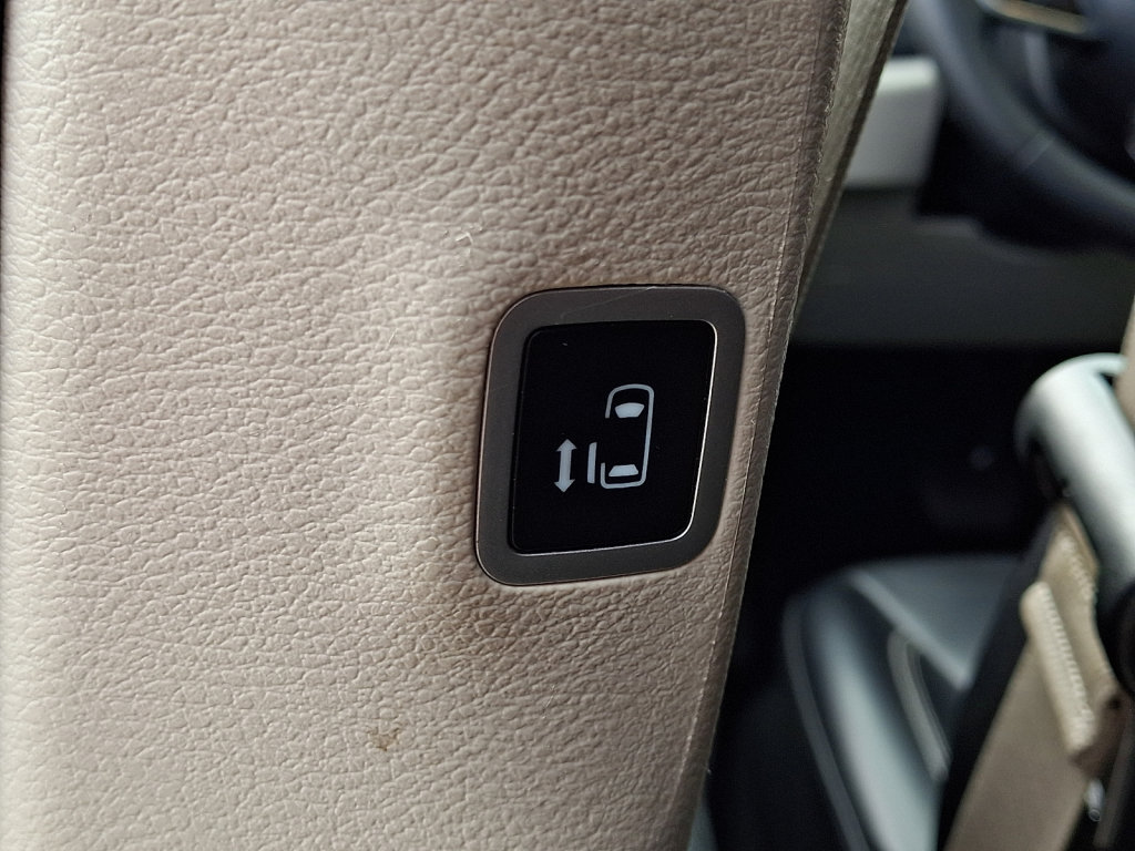 Certified 2023 Chrysler Pacifica Touring-L w/ Uconnect Theater Family Group AWD/4WD image 19