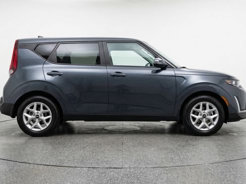 Used 2025 Kia Soul LX w/ LX Technology Package image 11