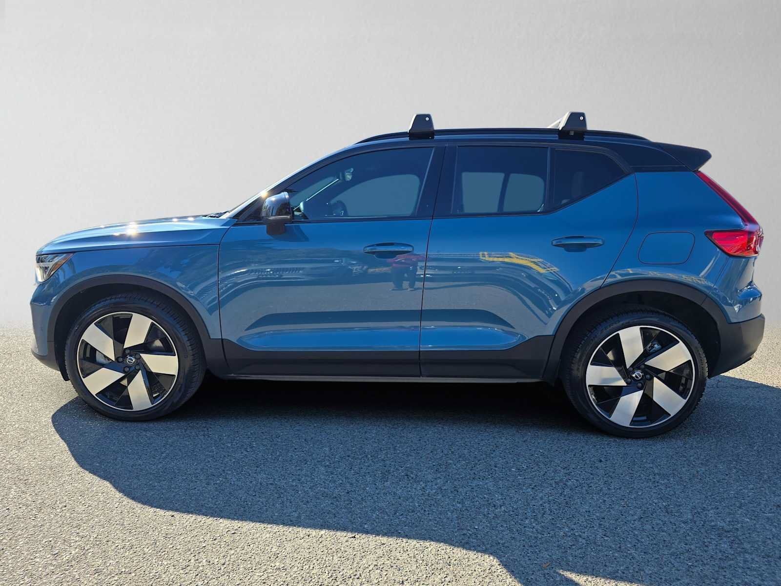 Used 2023 Volvo XC40 Recharge Plus w/ Protection Package Premier AWD/4WD image 7