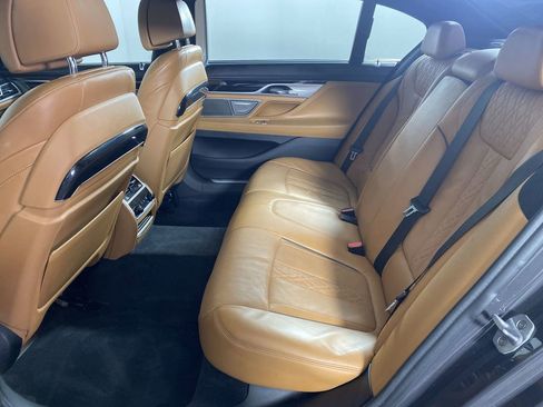Used 2019 BMW 740i xDrive w/ Executive Package image 27