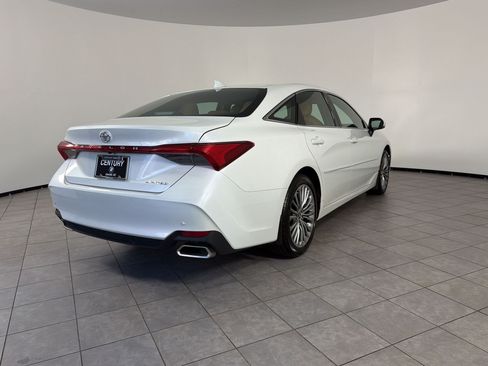 Used 2022 Toyota Avalon Limited w/ Advanced Safety Package FWD image 9