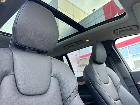 Certified 2025 Volvo XC90 B6 Plus w/ Protection Package Premier image 18