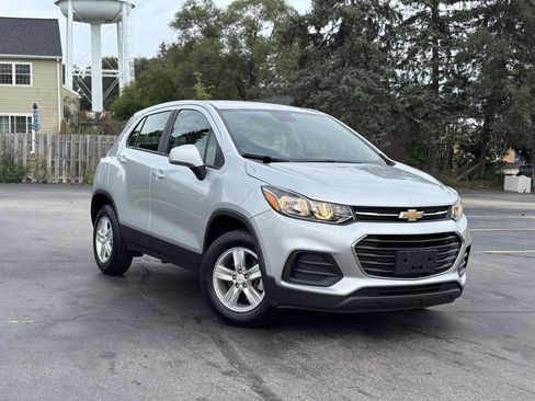 Used 2018 Chevrolet Trax LS AWD/4WD image 12
