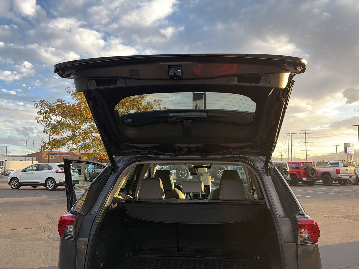 Used 2021 Toyota RAV4 XLE Premium AWD/4WD image 28
