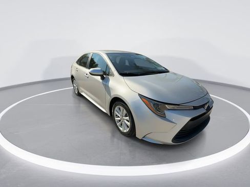 Used 2024 Toyota Corolla LE w/ LE Convenience Package image 2
