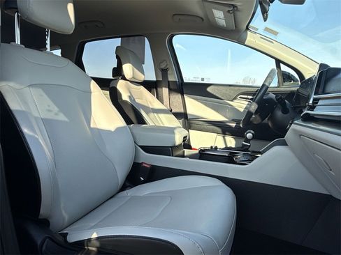 Used 2023 Kia Sportage EX image 25