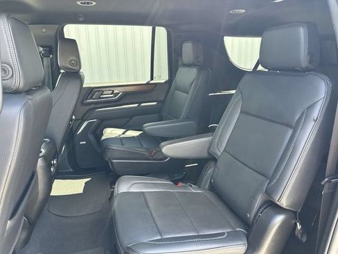 Used 2025 GMC Yukon XL Denali AWD/4WD image 26