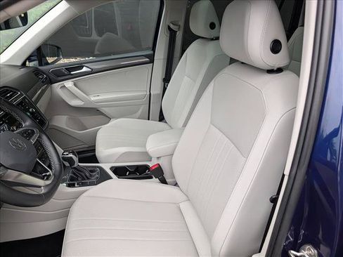 Certified 2023 Volkswagen Tiguan SE w/ Panoramic Sunroof Package FWD image 28