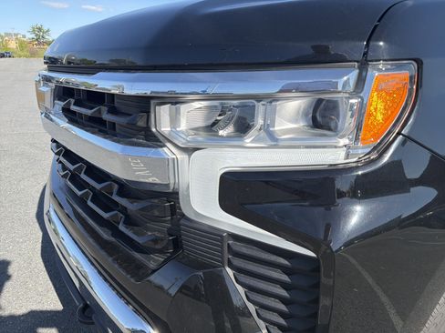 Used 2025 Chevrolet Silverado 1500 LT AWD/4WD image 9
