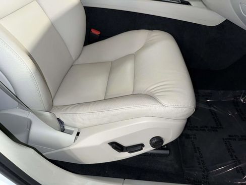 Used 2025 Volvo XC60 T8 Plus w/ Climate Package image 15