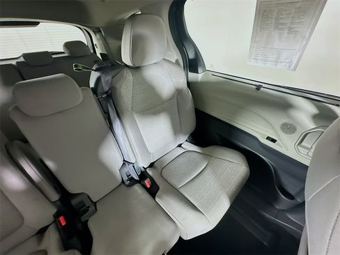 Used 2024 Toyota Sienna LE image 14