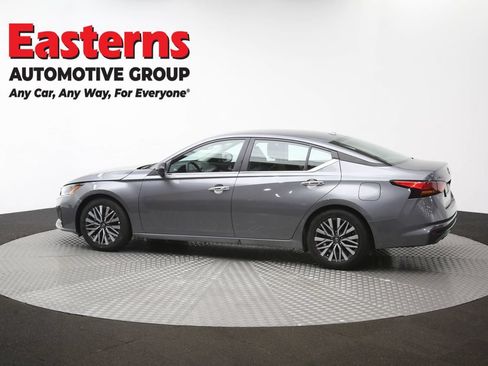 Used 2025 Nissan Altima 2.5 SV FWD image 61