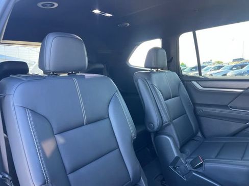 Used 2024 GMC Acadia Elevation FWD image 28