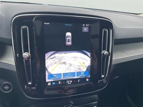 Used 2025 Volvo XC40 B5 Core image 25