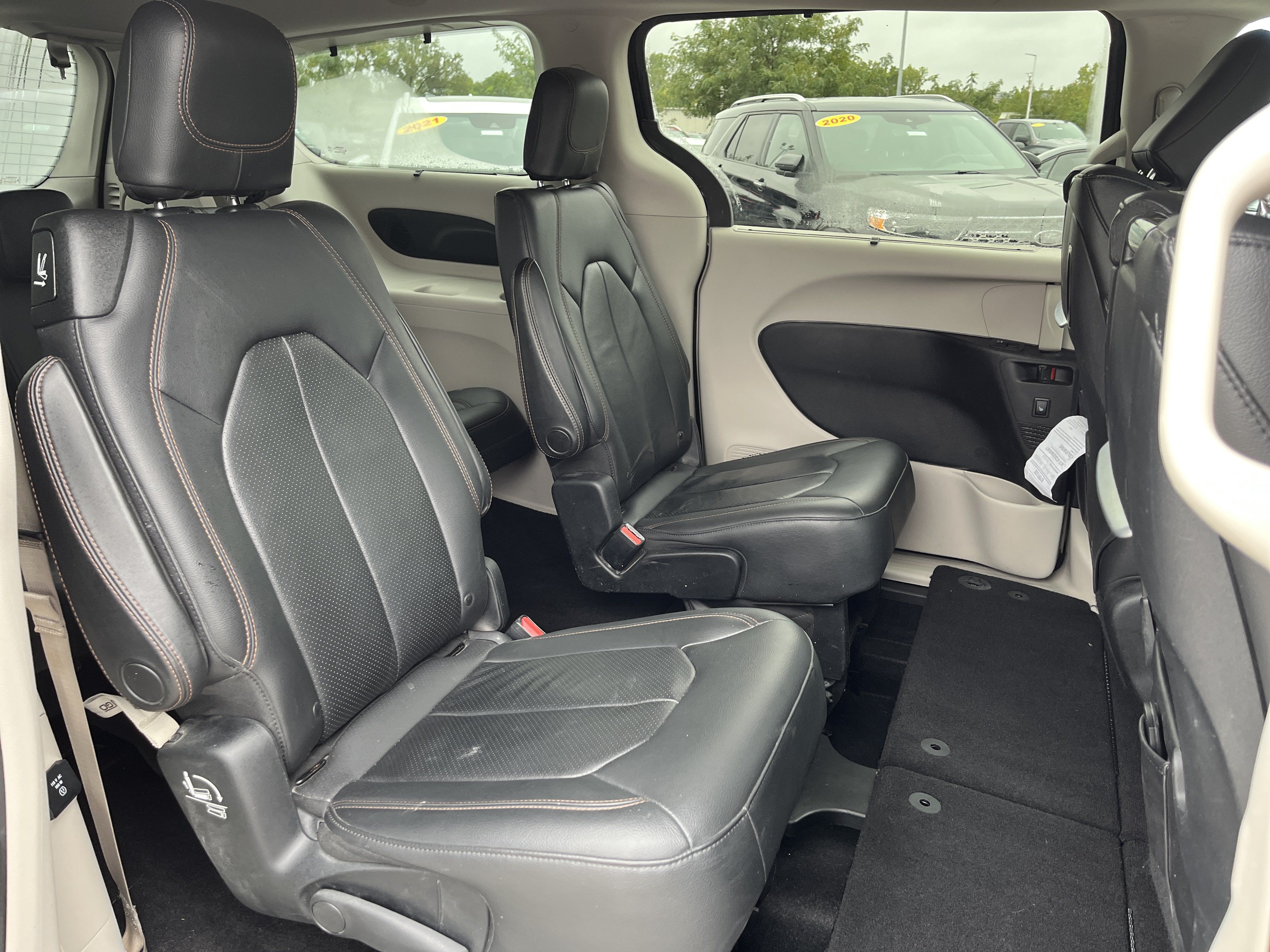 Used 2017 Chrysler Pacifica Touring-L Plus w/ Tire & Wheel Group FWD image 20