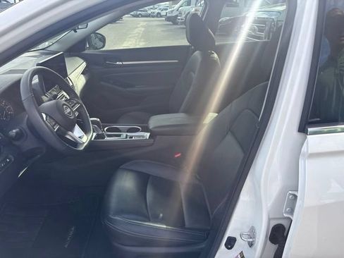 Used 2024 Nissan Altima 2.5 SL FWD image 9