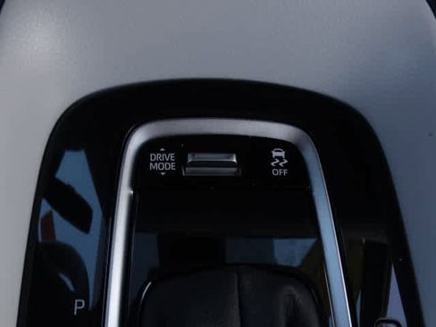 Used 2025 Toyota Corolla SE image 32