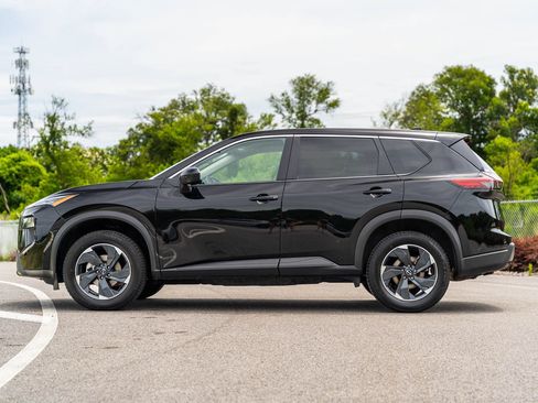 Used 2024 Nissan Rogue SV FWD image 4