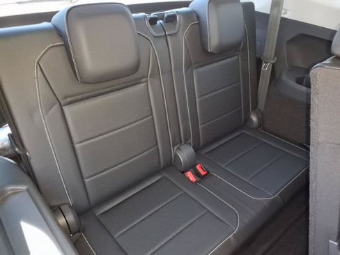 Used 2021 Volkswagen Tiguan SEL FWD image 21