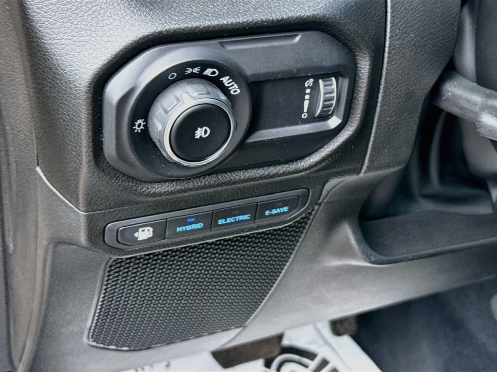 Used 2024 Jeep Wrangler Unlimited w/ Convenience Group AWD/4WD image 11