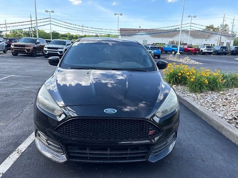 Used 2017 Ford Focus ST w/ Equipment Group 401A FWD image 2