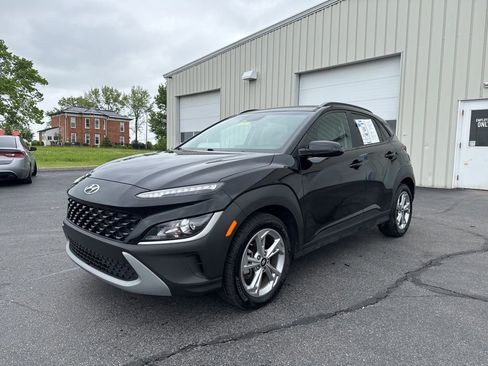 Used 2023 Hyundai Kona SEL AWD/4WD image 3
