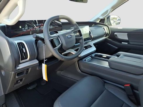 New 2025 Ford Expedition Active image 12