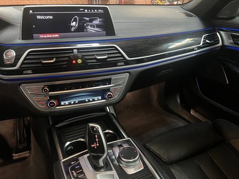 Used 2022 BMW 740i w/ M Sport Package image 61