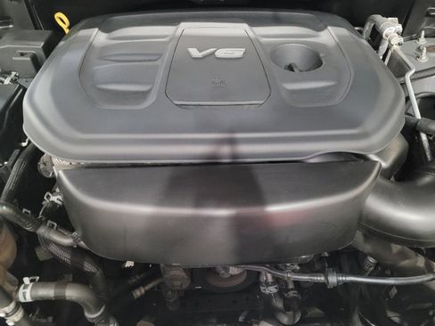 Used 2019 Jeep Grand Cherokee Laredo image 30