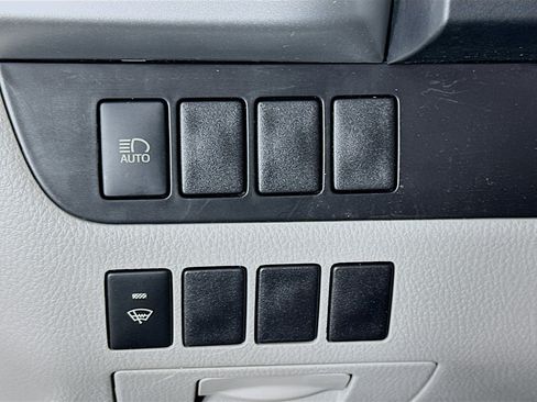 Used 2018 Toyota Highlander LE image 16