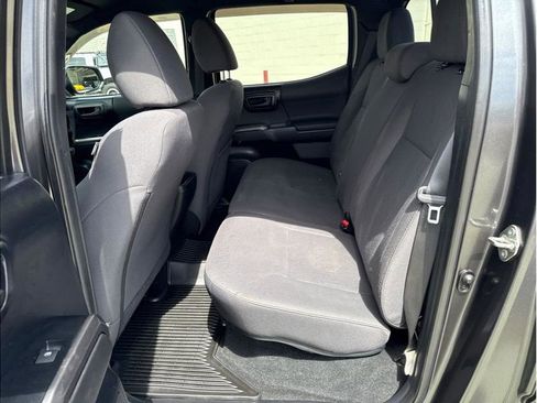 Used 2018 Toyota Tacoma TRD Sport image 15