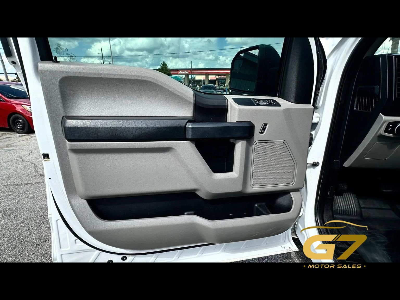 Used 2017 Ford F150 XL w/ Equipment Group 101A Mid RWD image 7