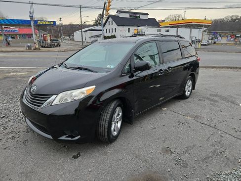 Used 2013 Toyota Sienna LE image 7