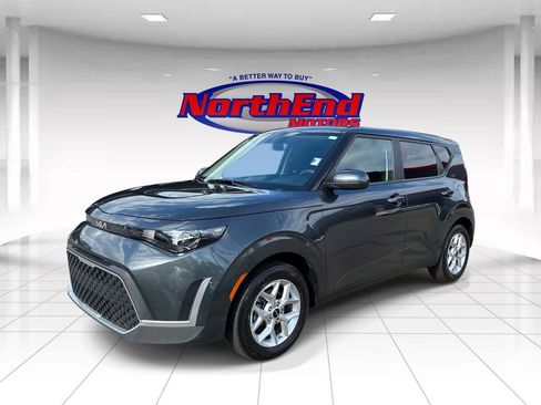 Used 2025 Kia Soul LX w/ LX Technology Package FWD image 3