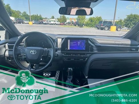 Used 2025 Toyota Camry SE FWD image 13