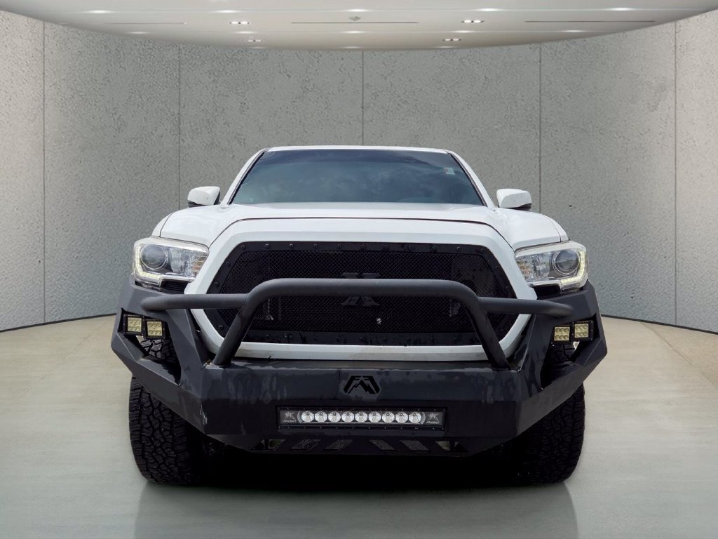 Used 2016 Toyota Tacoma Limited w/ Towing Package AWD/4WD image 12
