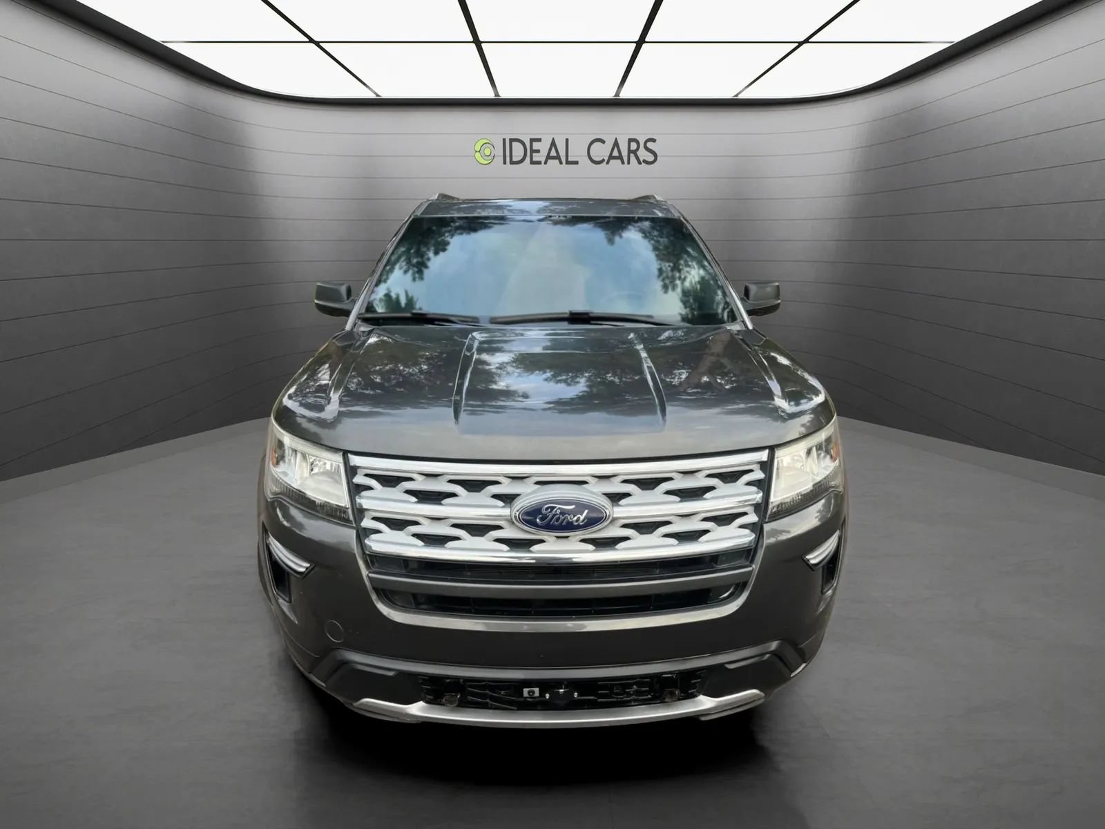 Used 2018 Ford Explorer XLT AWD/4WD image 2